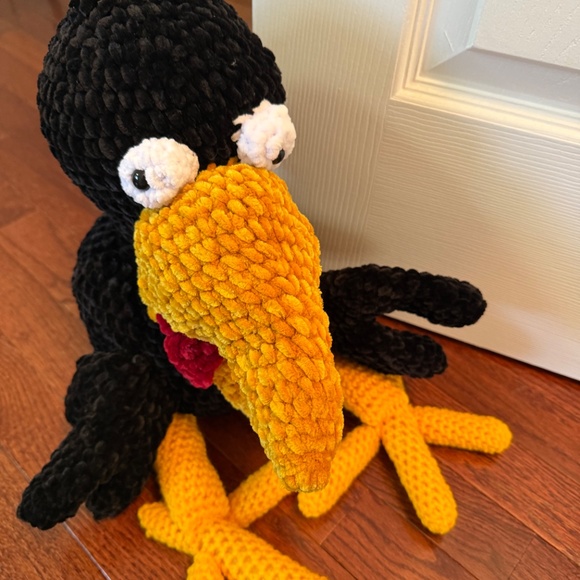 Velvet soft squished crocheted black bird door stop - Picture 4 of 6